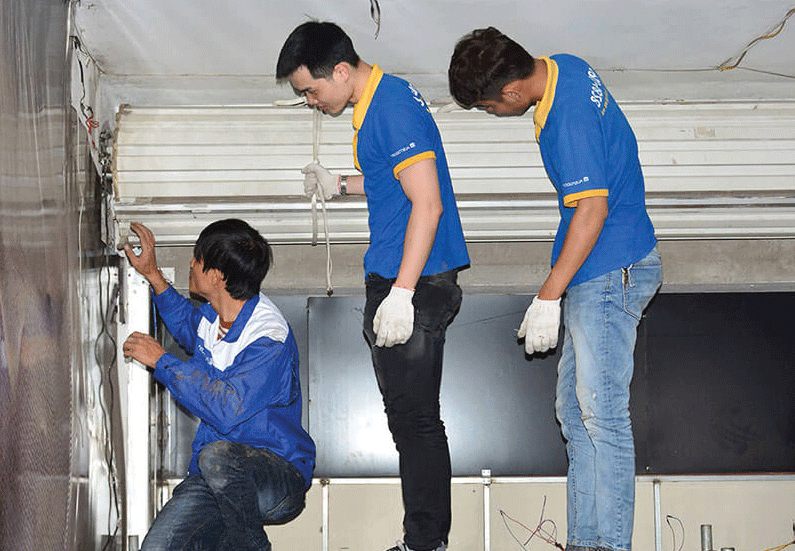 thợ sửa cửa cuốn chuyên nghiệp